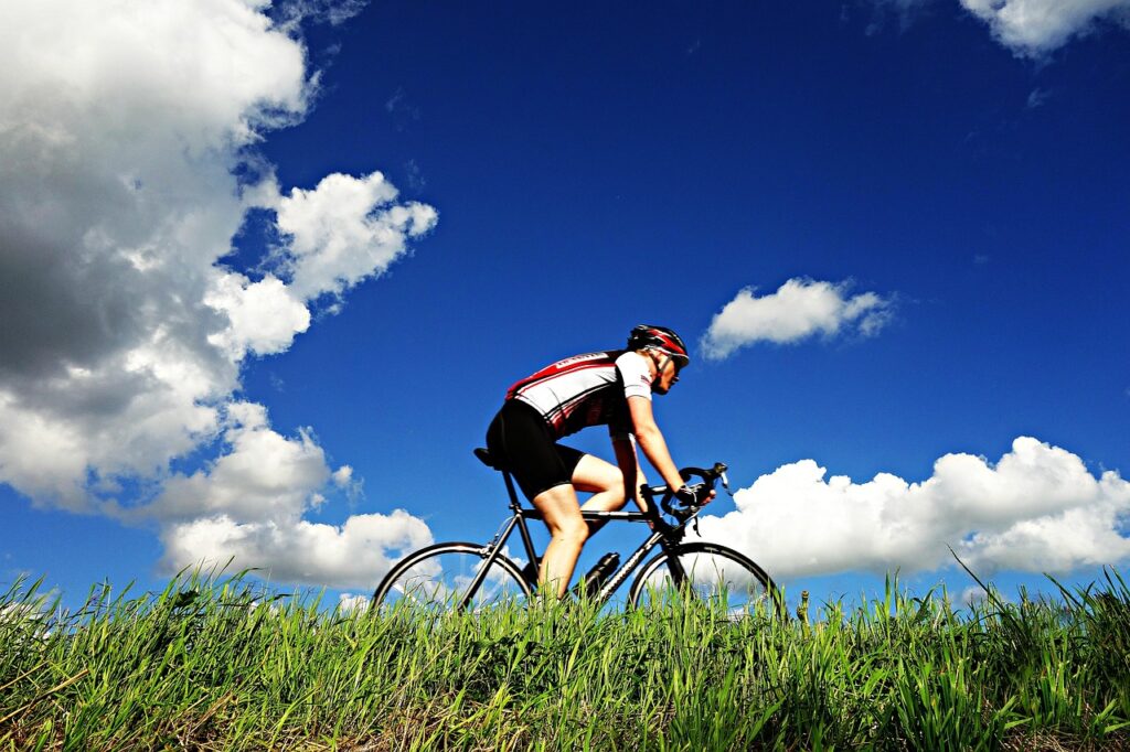 cyclist-1537843_1280